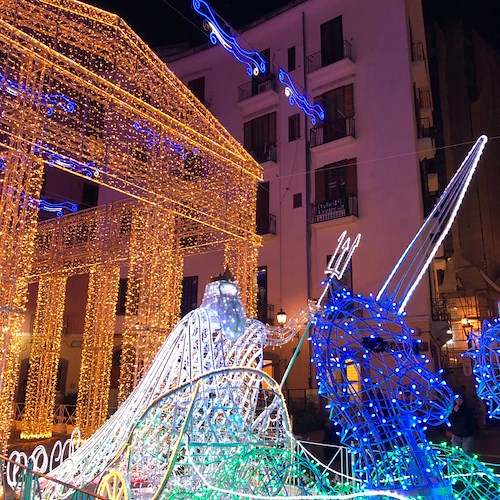 "Luci d'Artista" torna a illuminare Salerno per Natale: accesso limitato e con green pass