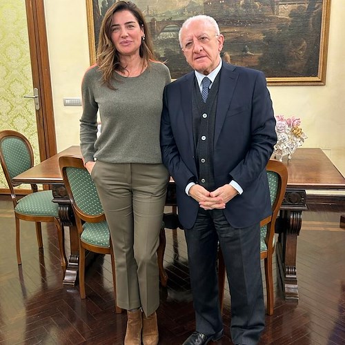 Luisa Ranieri incontra De Luca, dopo Sanremo l'attrice presenta la serie animata "Food Wizards"