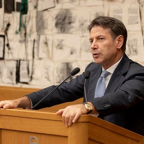 M5s, Conte annuncia manifestazioni per difendere il Reddito di Cittadinanza: la prima sarà a Napoli