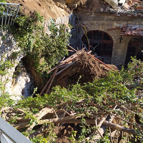 Macera crolla a Positano durante la notte, danni a villetta di Liparlati ma nessuna persona coinvolta /FOTO