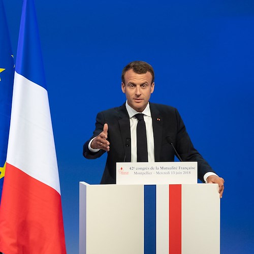 Macron avverte i francesi: "E' finita l'era dell'abbandonza"