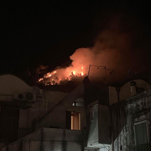 Maiori: ancora un incendio in località San Vito, estinto stamani grazie alla Protezione Civile