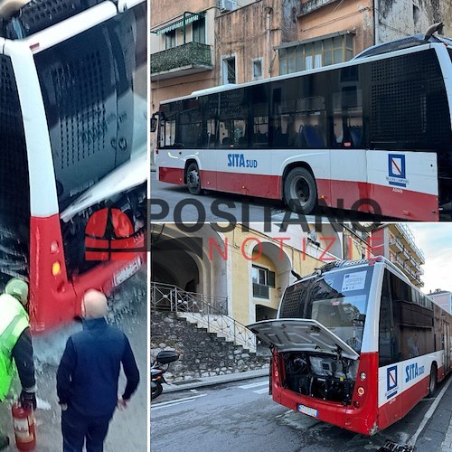 Bus in fiamme a Maiori