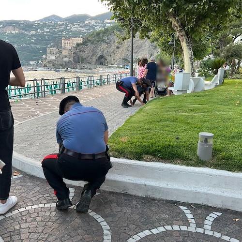 Maiori, investe una bambina con la bici elettrica e le causa una ferita alla gamba: aggredito dai familiari