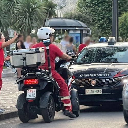 Maiori, investe una bambina con la bici elettrica e le causa una ferita alla gamba: aggredito dai familiari