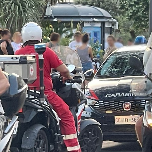 Maiori, investe una bambina con la bici elettrica e le causa una ferita alla gamba: aggredito dai familiari