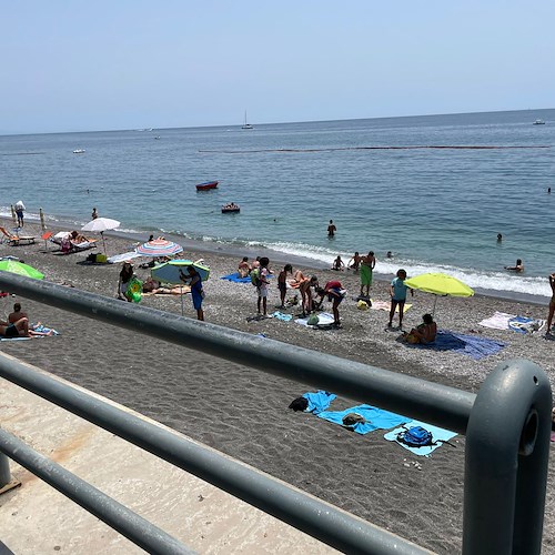 Maiori, l’ex assessore Ruggiero su gestione spiagge: «Superati i limiti della decenza»
