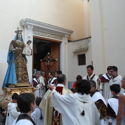 Maiori si accinge a onorare la Madonna del Carmine, 16 luglio la Santa Messa si trasferisce alla Collegiata