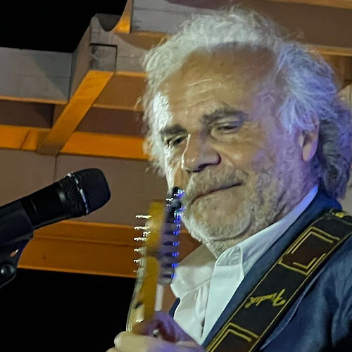 Malore per Jerry Calà, l'attore replica ai no vax: «Post ignobili sulla mia salute, non li leggo proprio»