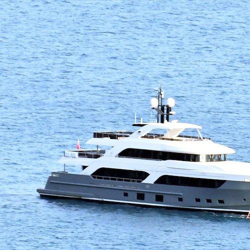 Malta chiude porte all’Italia, yacht “sfugge” al divieto e attracca a Positano