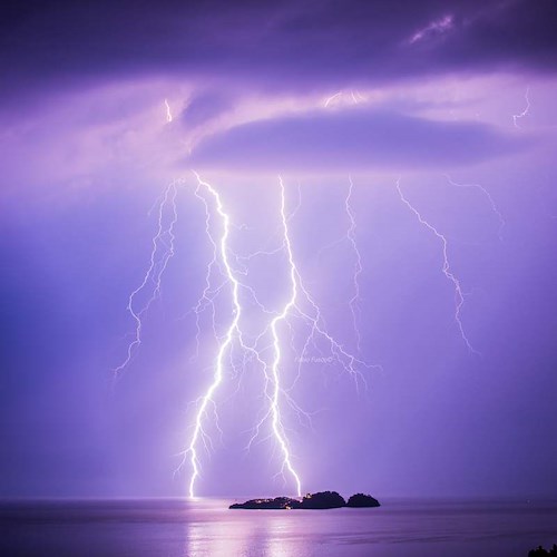 Maltempo: allerta meteo prorogata fino a domenica mattina, rischio mareggiate in Costa d'Amalfi