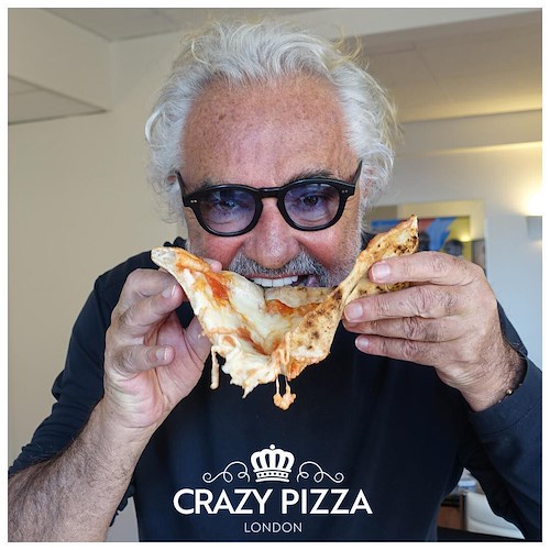 Manca l'acqua a Roma, Flavio Briatore costretto a chiudere Crazy Pizza: «Roba da terzo mondo» 