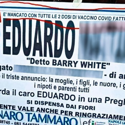 «È mancato con tutte le due dosi di vaccino», a Napoli il singolare manifesto funebre