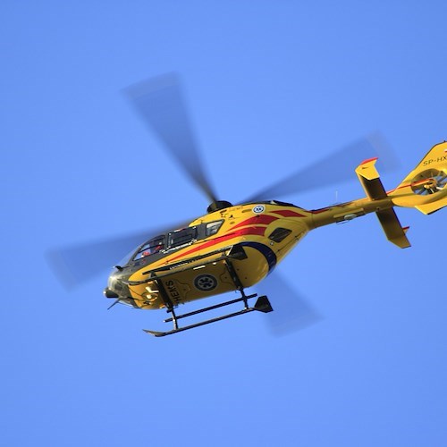 Mandello del Lario, bambina di 11 anni si tuffa nel lago di Como e annega