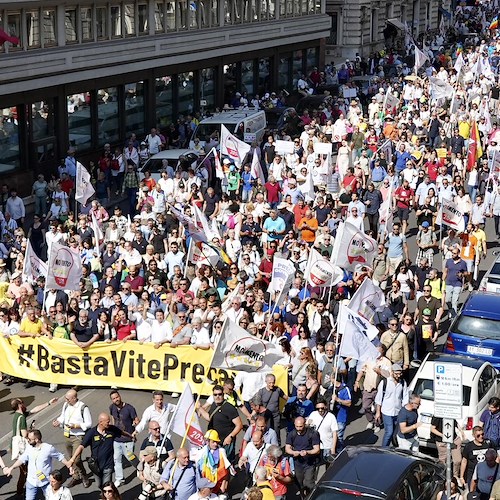 Manifestazione 5 Stelle, Grillo: "Fate le brigate di cittadinanza"