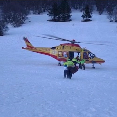 Marche, bimbo di 6 anni scivola in un fosso durante escursione: salvato dal Soccorso Alpino 