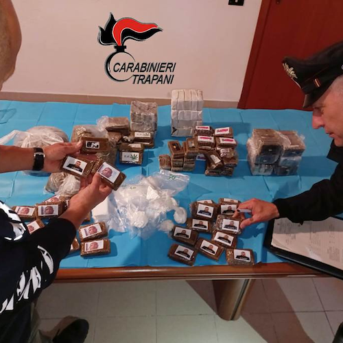 Marsala, 13 kg di stupefacente "marchiati" con immagine di Matteo Messina Denaro e Totò Riina