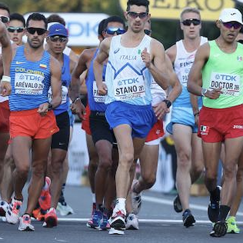 Massimo Stano vince l'oro nella 35 km di marcia ai mondiali di atletica