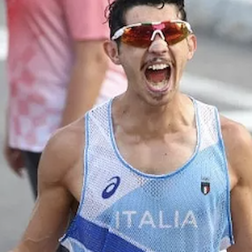 Massimo Stano vince l'oro nella 35 km di marcia ai mondiali di atletica
