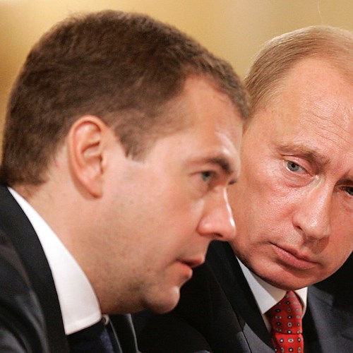 Medvedev agli europei: "Alle urne punite i vostri governi". E scoppia la bufera politica