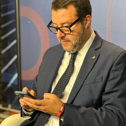 Meloni: "Alzeremo tetto contante, aiuta i poveri". L'opposizione insorge