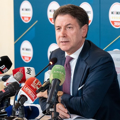 Meloni boccia norme su extraprofitti, Conte: «Così facilita evasori e corrotti e non aiuta gli italiani»