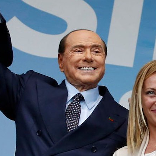 Meloni visita Berlusconi in ospedale, la premier rassicura sulle condizioni del Cavaliere 