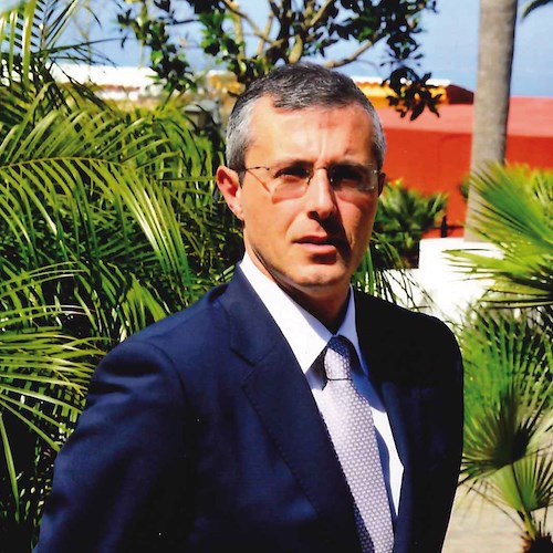 Meta, il sindaco Giuseppe Tito si dimette: «No ai ricatti, resto un uomo libero»