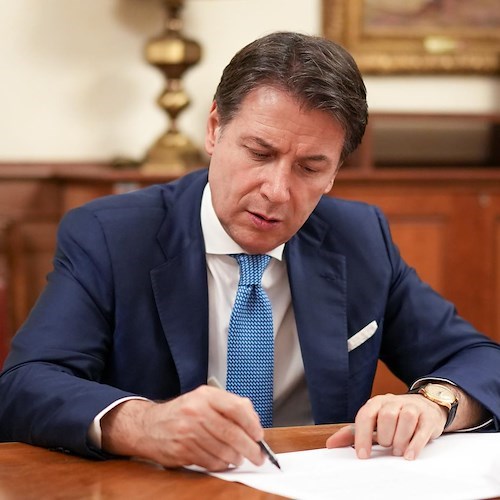 Migranti, Conte: «Per anni Meloni ha proposto soluzioni ridicole, ora Governo si dimostra incapace»