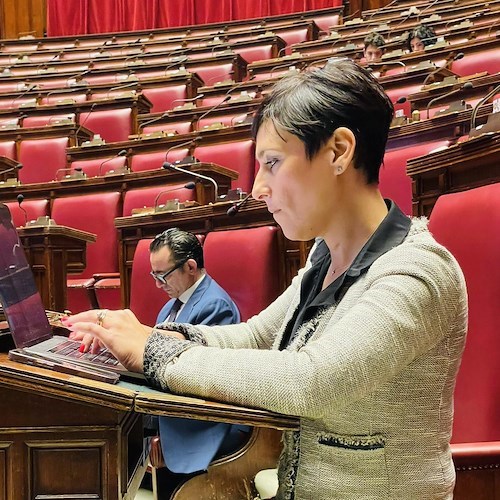 Migranti, Kelany (FdI) spegne le polemiche della sinistra: «Governo sceglie luogo di attracco, no Ong»