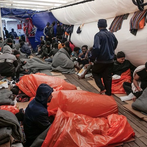 Migranti, la Francia sospende l'accoglienza di 3.500 rifugiati dall'Italia