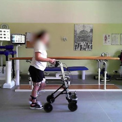 Milano, 32enne paralizzata da incidente torna a camminare dopo 5 anni