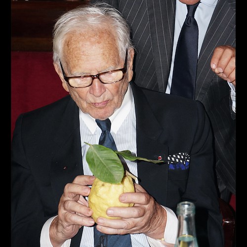 Minori. Carlo De Riso ricorda Pierre Cardin, innamorato del Limone Costa d'Amalfi /Foto