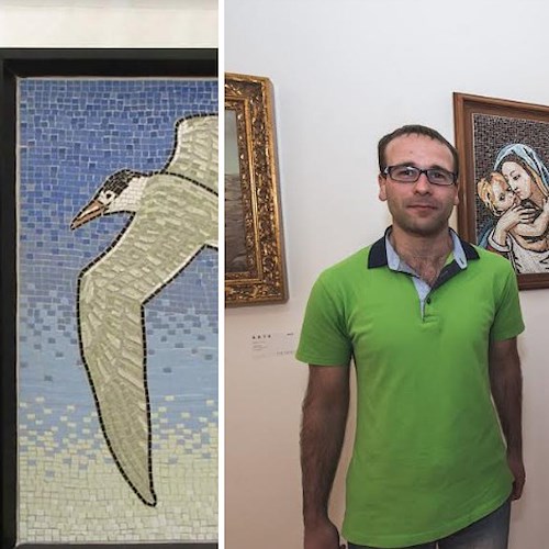 Minori, il mosaicista e poeta Simone Civale presenta il suo libro-catalogo in occasione dei dieci anni di attività