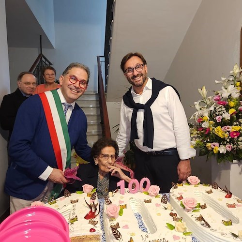 Minori in festa per i 100 anni della signora Anna Camera / FOTO 