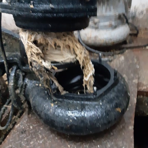Minori: un giubbino avrebbe ostruito la pompa di sollevamento e causato il guasto al depuratore