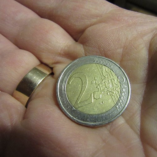 Monete da 2 euro rare che possono valere fino a 2mila euro: ecco quali sono