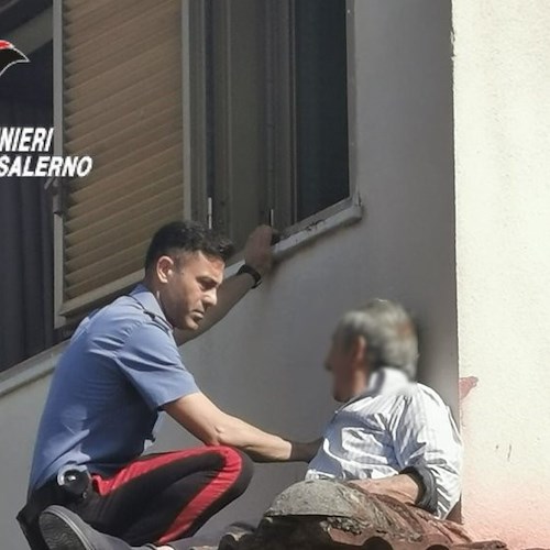 Montecorvino Rovella: 81enne resta bloccato sul cornicione, aveva dimenticato le chiavi di casa e volveva scavalcare