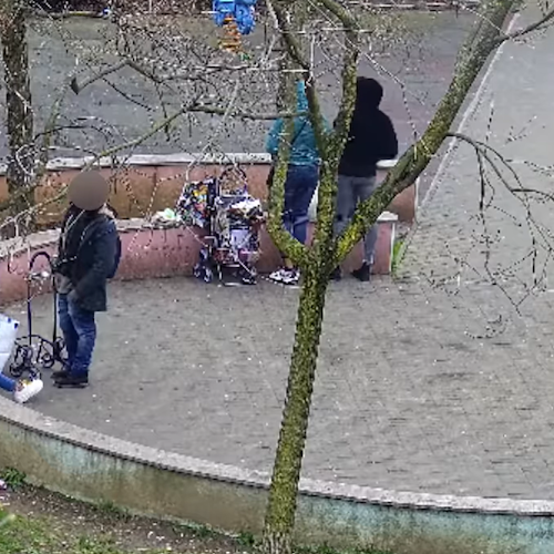 Monza, si "impossessano" del giardino pubblico e spacciano droga in pieno giorno. Ricostruite oltre 2500 compravendite