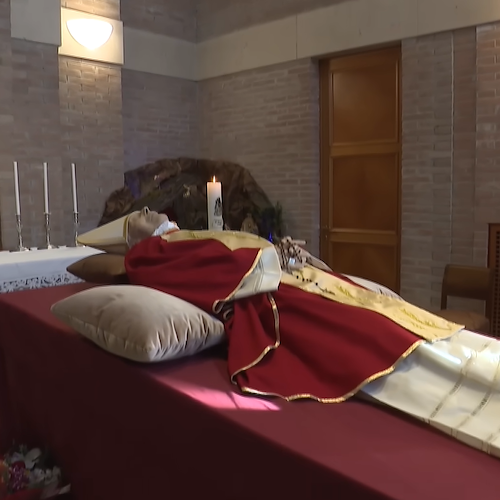 Morte Benedetto XVI, i funerali il 5 gennaio. Le ultime parole del Papa Emerito: «Signore ti amo!»