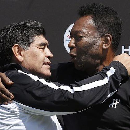 Morte Pelé, in Argentina provocano O Rey: «È morto il terzo più forte della storia»