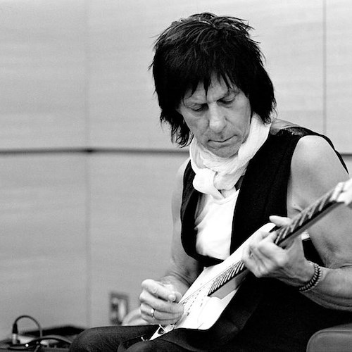 Morto Jeff Beck, leggendario chitarrista rock stroncato da una meningite batterica