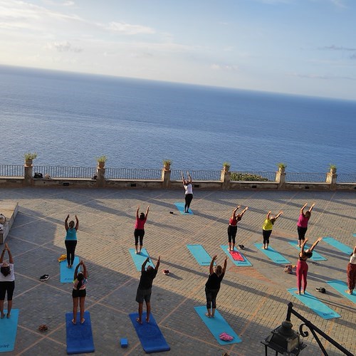 "Namasté Praiano – Oasi olistica": al via la terza edizione del festival diffuso di yoga e meditazione