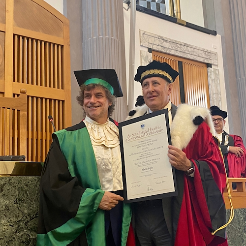 Napoli, ad Alberto Angela la laurea ad honorem in Geologia alla Federico II: «Ho vinto anche io il mio scudetto»