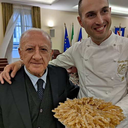 Napoli, De Luca e il debole per le scorzette di limone amalfitano della Pasticceria Pansa 