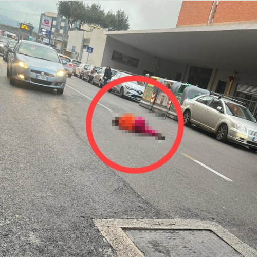 Napoli, donna sbalzata da scooter. Pirata della strada fugge via lasciando la vittima sull’asfalto
