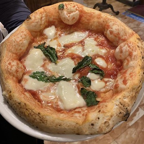 Napoli, i Nas e l'Asl chiudono l'Antica Pizzeria Brandi