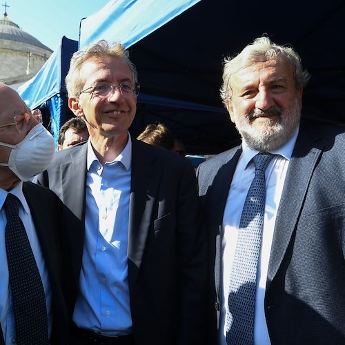 Napoli, in 25mila alla manifestazione per la Pace. De Luca: «Rischiamo guerra atomica, serve soluzione diplomatica»