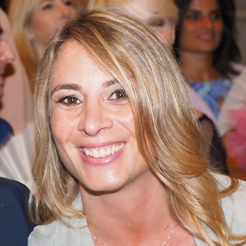 Napoli piange Vincenza Donzelli, morta a 43 anni dopo il parto. Aperta inchiesta 