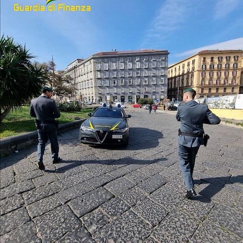 Napoli, tenta di scippare ragazza 19enne su Corso Umberto I: arrestato 49enne 